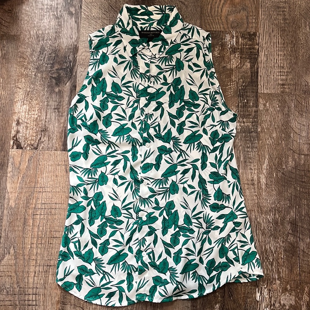 Banana Republic Sleeveless Green Leafy Button Down
